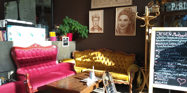 Opinii despre Montmartre Café Gallery în Bratislava - Gastronómia a pohostinstvo