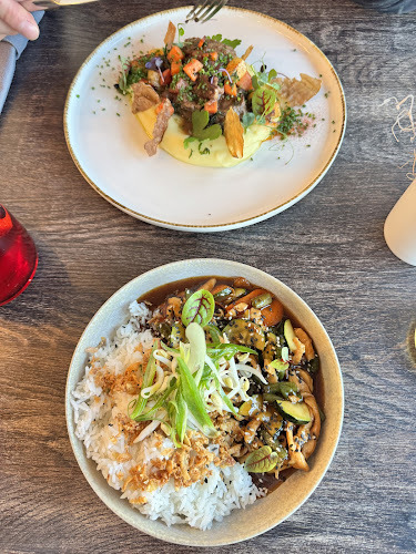 Opinii despre Sushi YA food atelier în Rovinka - Gastronómia a pohostinstvo