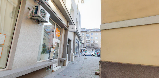 Dulovo námestie 893/4, 821 08 Ružinov