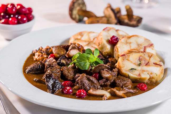 Opinii despre Savoy Restaurant în Staré Mesto - Gastronómia a pohostinstvo