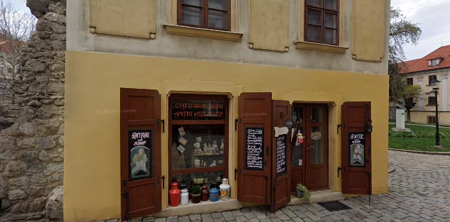 Café L'Aura & Antik art shop