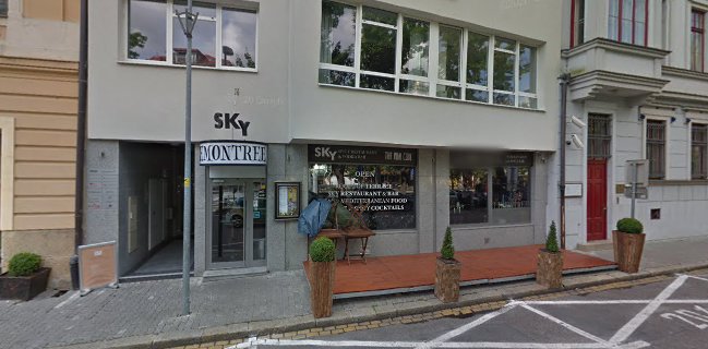 Momo Music Bar & Restaurant